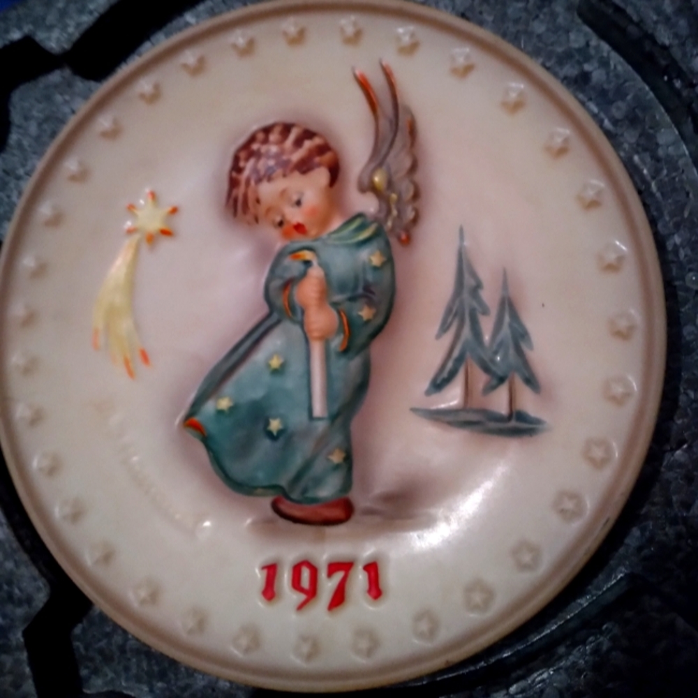 Antique Hummel plate from 1971
